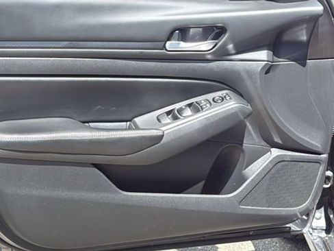 Used 2024 Nissan Altima 2.5 SV FWD image 23