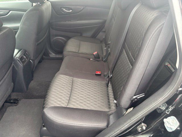 Used 2017 Nissan Rogue SV AWD/4WD image 16