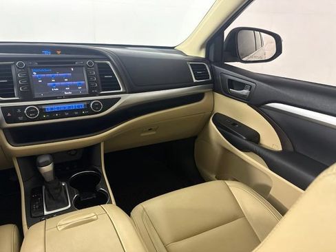 Used 2015 Toyota Highlander XLE AWD/4WD image 33