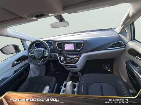 Used 2022 Chrysler Voyager LX image 34