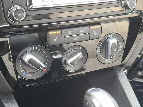 Used 2016 Volkswagen Jetta Sport image 14