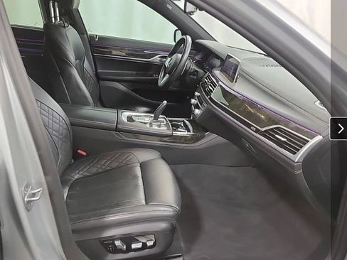 Used 2020 BMW 740i w/ M Sport Package RWD image 4