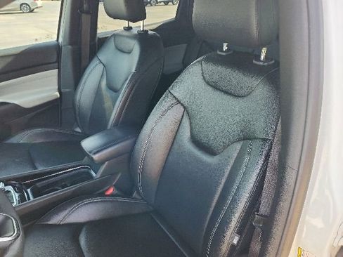 Used 2025 Jeep Compass Limited AWD/4WD image 29