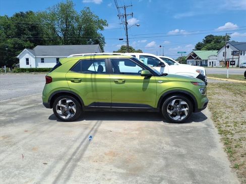 Used 2022 Hyundai Venue SEL FWD image 5