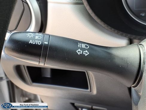 Used 2021 Nissan Versa SV FWD image 25