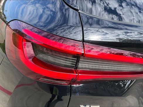 Used 2021 BMW X5 M50i image 40