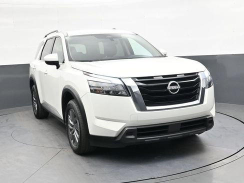 Used 2025 Nissan Pathfinder SV AWD/4WD image 10