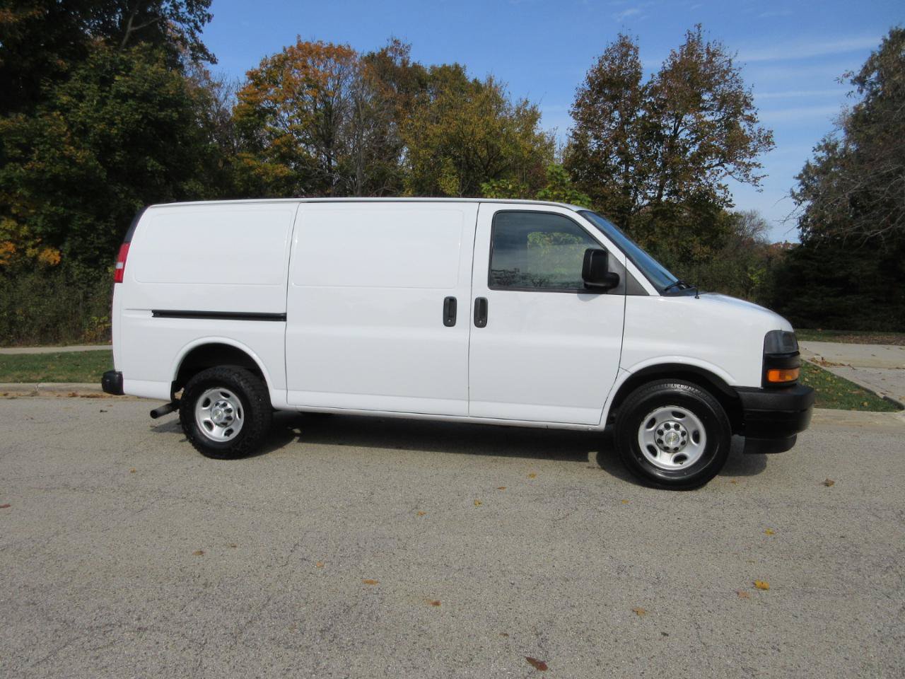 Used 2020 Chevrolet Express 2500 w/ Communications Package RWD image 5