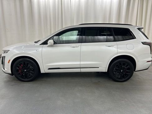 Used 2024 Cadillac XT6 Sport w/ LPO, ONYX Package image 3