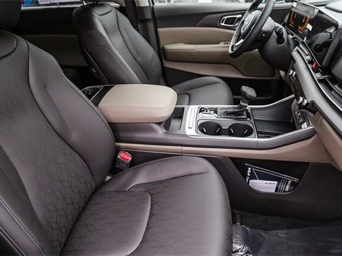 New 2026 Kia Carnival EX image 13