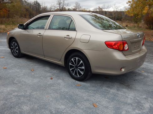 Used 2010 Toyota Corolla image 3