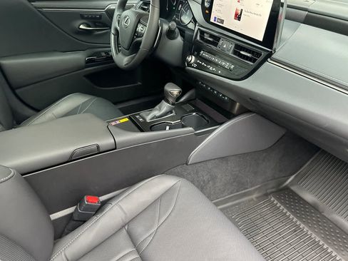 Used 2025 Lexus ES 300h w/ Accessory Package (Z2) FWD image 16