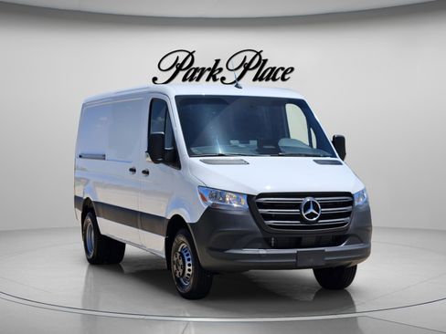 Used 2026 Mercedes-Benz Sprinter 4500 image 4