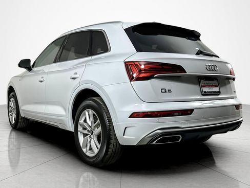 Used 2023 Audi Q5 2.0T Premium w/ Convenience Package image 3