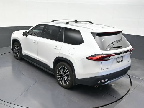 Used 2024 Toyota Grand Highlander AWD Hybrid image 18