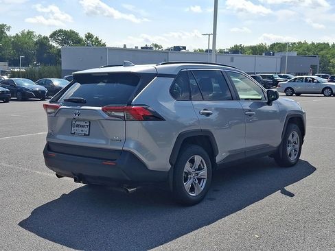 Certified 2022 Toyota RAV4 LE AWD/4WD image 4