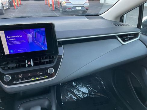 Used 2025 Toyota Corolla LE image 34