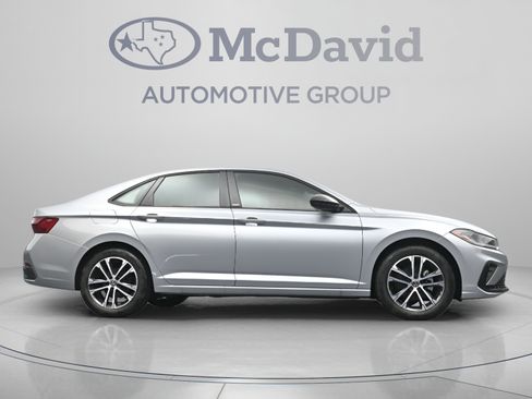 Used 2025 Volkswagen Jetta Sport FWD image 30