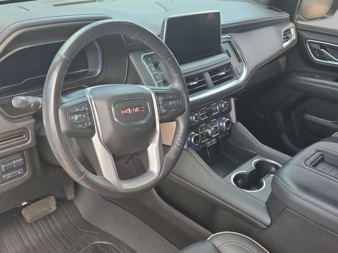 Certified 2022 GMC Yukon SLT w/ SLT Luxury Package AWD/4WD image 18