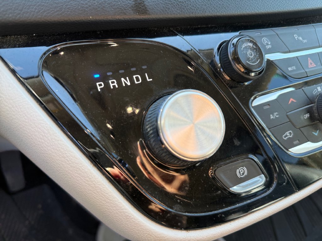 Used 2018 Chrysler Pacifica Touring-L FWD image 30