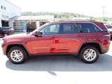 Used 2023 Jeep Grand Cherokee Laredo X image 2
