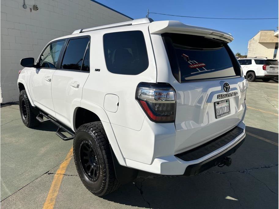 Used 2015 Toyota 4Runner SR5 AWD/4WD image 12