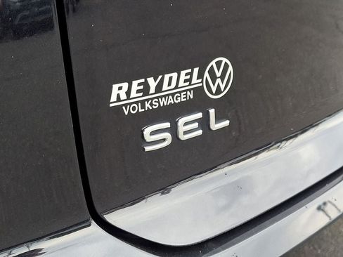Used 2023 Volkswagen Atlas Cross Sport SEL R-Line AWD/4WD image 30