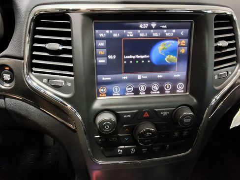 Used 2018 Jeep Grand Cherokee Limited image 21