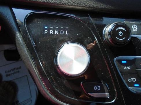 Used 2025 Chrysler Pacifica Select FWD image 10