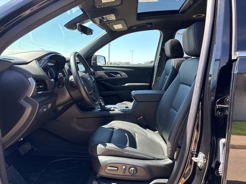 Used 2023 Chevrolet Traverse LT w/ LT Premium Package image 11