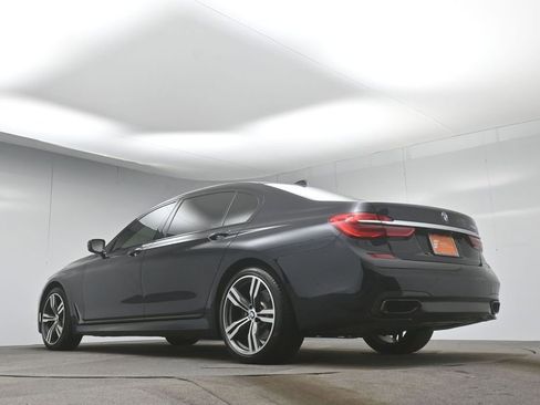 Used 2019 BMW 750i image 45