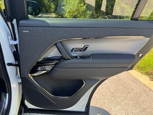 Used 2025 Land Rover Range Rover Sport AWD/4WD image 15