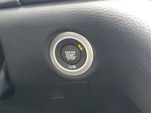 New 2025 Chrysler Pacifica Select image 23