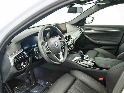 Used 2023 BMW 530i w/ Convenience Package RWD image 17
