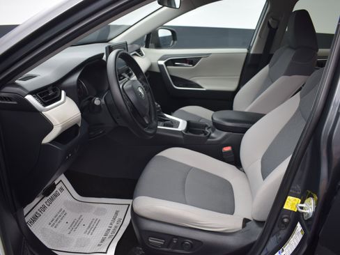 Used 2020 Toyota RAV4 XLE image 13