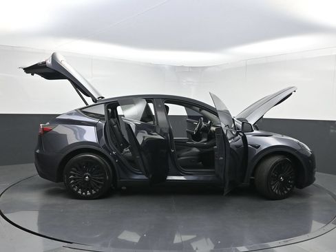 Used 2024 Tesla Model Y Long Range AWD/4WD image 34