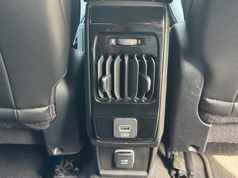 Used 2022 Jeep Compass Limited image 16