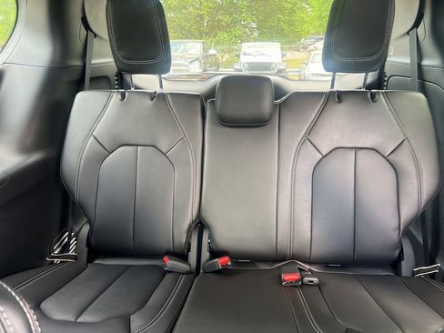 New 2026 Chrysler Pacifica Select w/ S Appearance Package FWD image 17