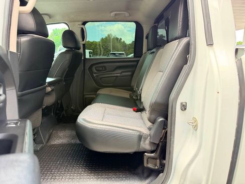 Used 2017 Nissan Titan S AWD/4WD image 25