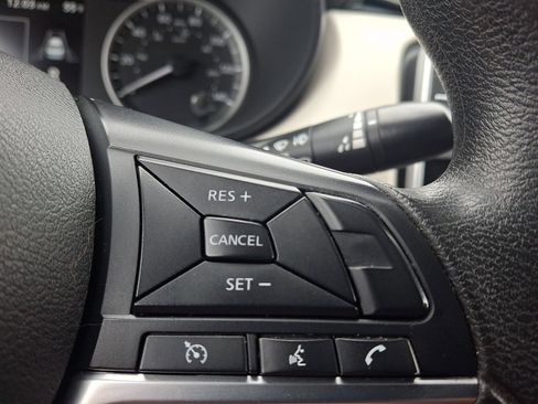 Used 2021 Nissan Versa SV FWD image 21