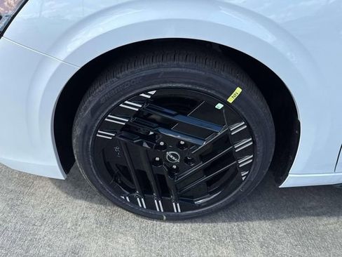 New 2026 Nissan Sentra SR w/ Floor Mat Package FWD image 4
