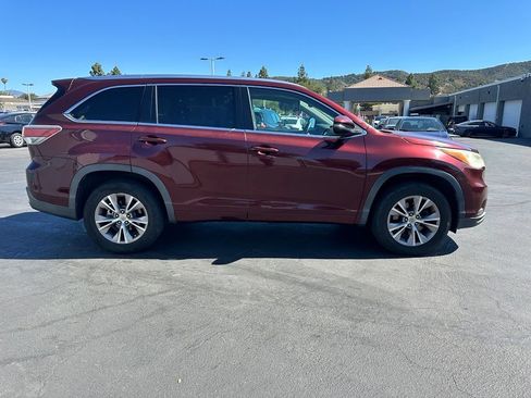 Used 2014 Toyota Highlander XLE FWD image 4