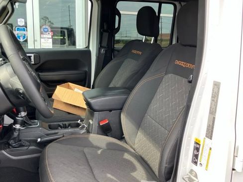 Used 2026 Jeep Gladiator Mojave AWD/4WD image 2