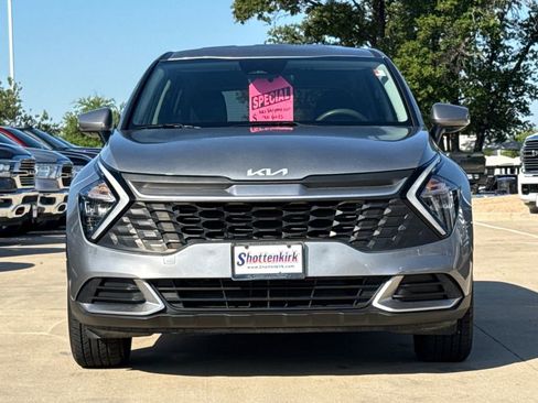 Used 2023 Kia Sportage LX FWD image 2