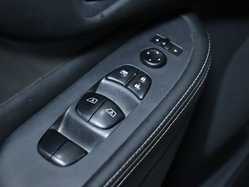 Used 2019 Nissan Murano SV AWD/4WD image 17