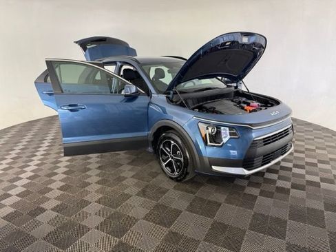 Certified 2025 Kia Niro EX FWD image 12