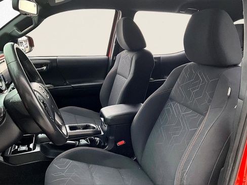 Used 2017 Toyota Tacoma TRD Off-Road image 19