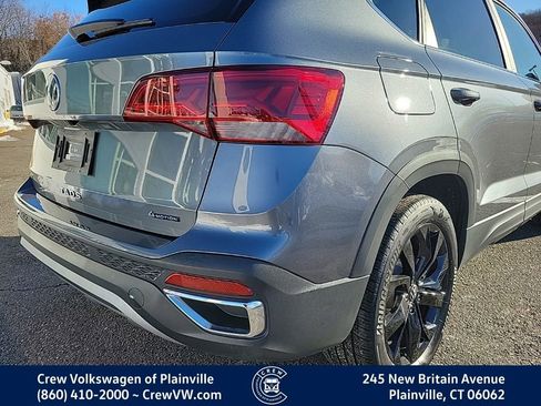 Certified 2022 Volkswagen Taos SE w/ Panoramic Sunroof Package image 31