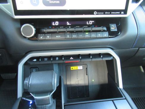 Used 2023 Toyota Tundra Platinum AWD/4WD image 30