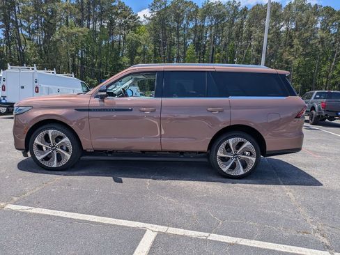 New 2026 Lincoln Navigator Black Label AWD/4WD image 7